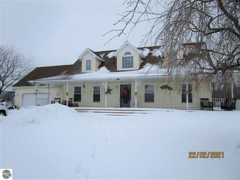341 E Pleasant Valley Rd, Shepherd, MI 48883 photo 1