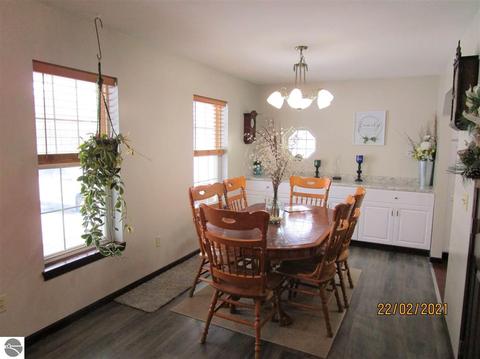 341 E Pleasant Valley Rd, Shepherd, MI 48883 photo 8
