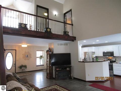 341 E Pleasant Valley Rd, Shepherd, MI 48883 photo 4