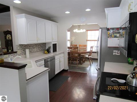 341 E Pleasant Valley Rd, Shepherd, MI 48883 photo 7