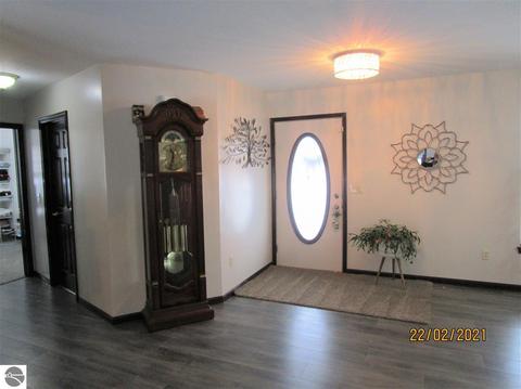 341 E Pleasant Valley Rd, Shepherd, MI 48883 photo 2