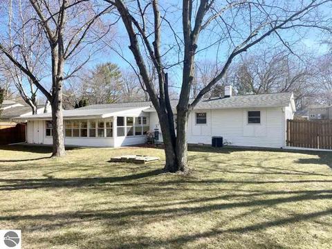 229 Fleming Dr, Alma, MI 48801 photo 2