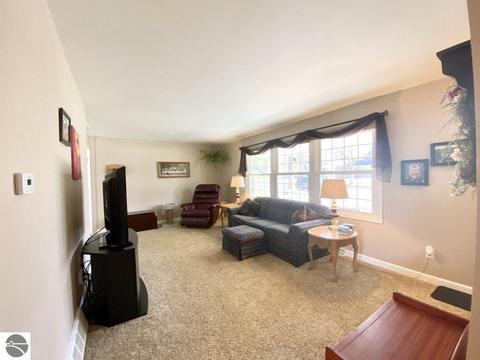 229 Fleming Dr, Alma, MI 48801 photo 3