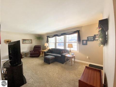 229 Fleming Dr, Alma, MI 48801 photo 5