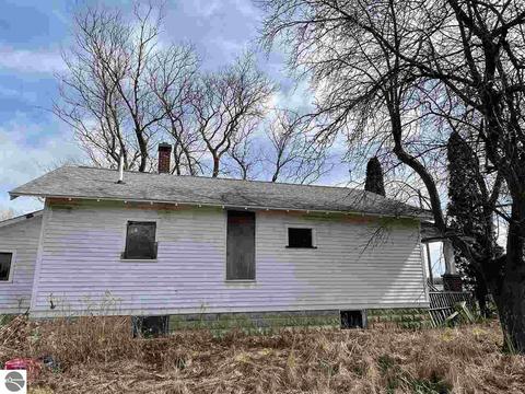 652 W M-61, Standish, MI 48658 photo 4