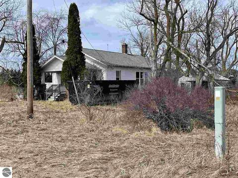 652 W M-61, Standish, MI 48658 photo 3