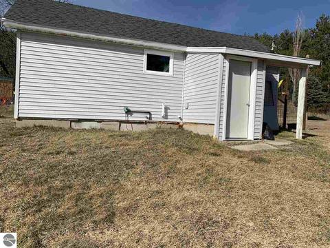 8040 E 12 Rd, Manton, MI 49663 photo 15