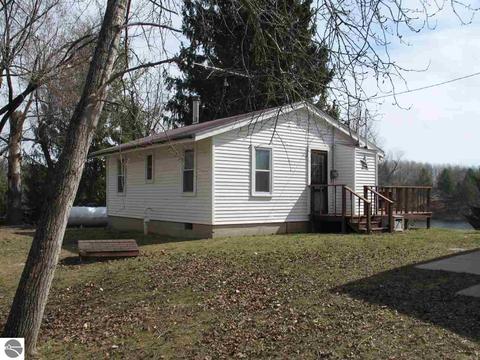 669 Everett Trl, Hale, MI 48739 photo 1