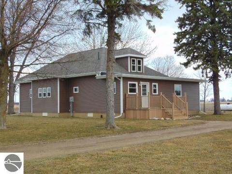 3569 E Polk Rd, Ithaca, MI 48847 photo 1