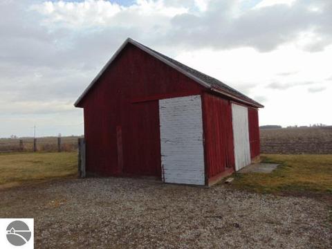 3569 E Polk Rd, Ithaca, MI 48847 photo 4