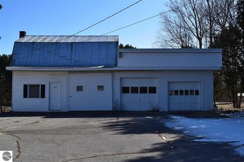 609 S Maple, Manton, MI 49663 photo 2