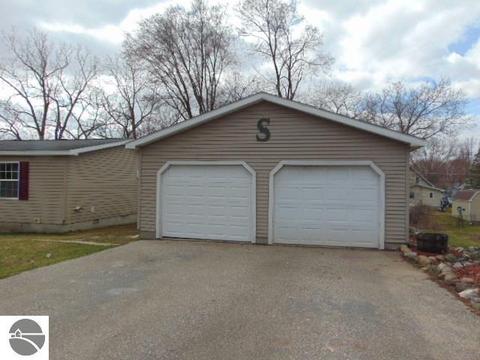 134 Grassmere Ct, Alma, MI 48801 photo 4