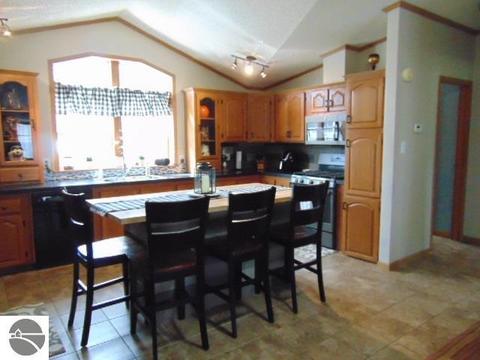 134 Grassmere Ct, Alma, MI 48801 photo 9