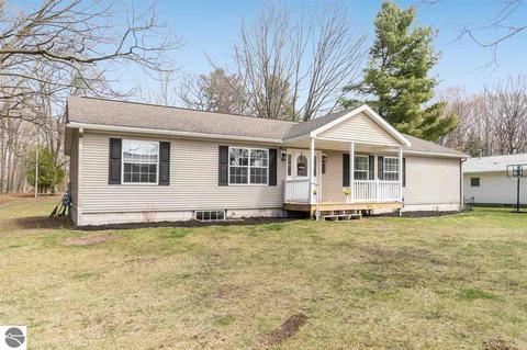 49 Frankfort Homes For Sale Frankfort Mi Real Estate Movoto