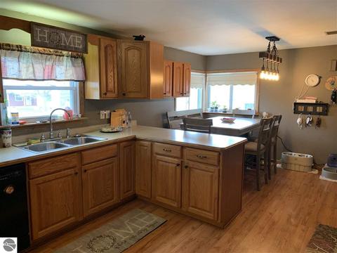 205 S Ithaca St, Ithaca, MI 48847 photo 5