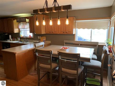 205 S Ithaca St, Ithaca, MI 48847 photo 4