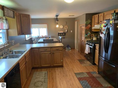 205 S Ithaca St, Ithaca, MI 48847 photo 6