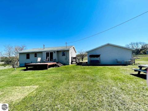 2487 E 16 Rd, Manton, MI 49663 photo 2