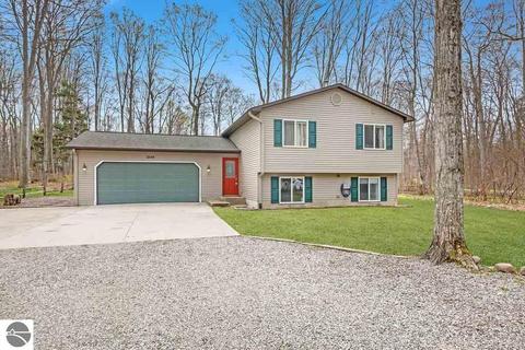 2548 E Birch Ct, Cedar, MI 49621 photo 1