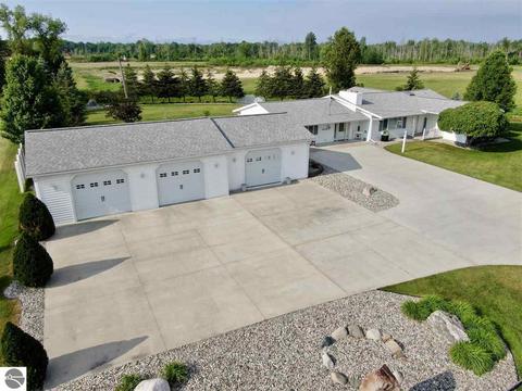 2118 E Huron, Au Gres, MI 48703 photo 1