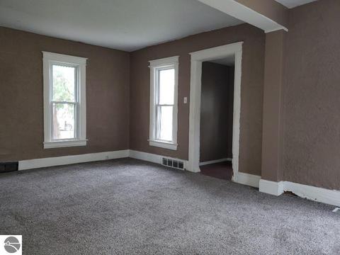 812 N Pine Ave, Alma, MI 48801 photo 5