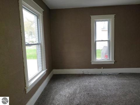 812 N Pine Ave, Alma, MI 48801 photo 10
