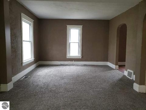 812 N Pine Ave, Alma, MI 48801 photo 8