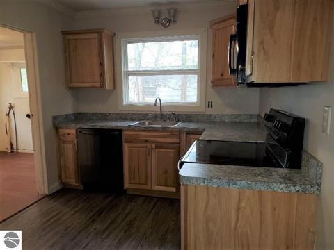 812 N Pine Ave, Alma, MI 48801 photo 15