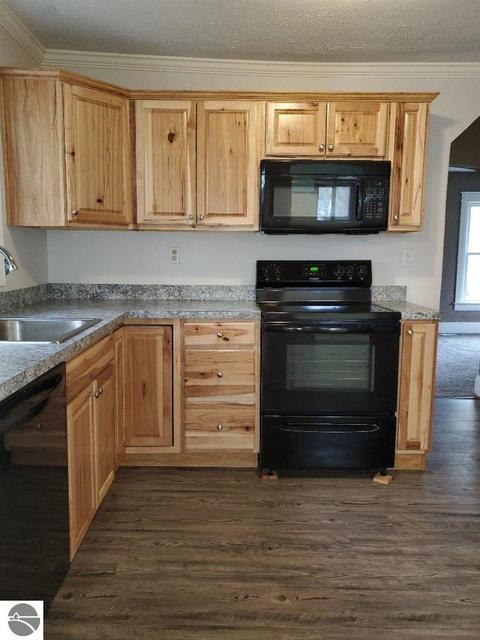 812 N Pine Ave, Alma, MI 48801 photo 11
