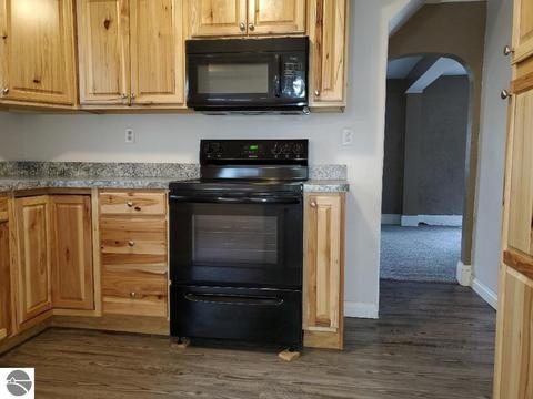 812 N Pine Ave, Alma, MI 48801 photo 13