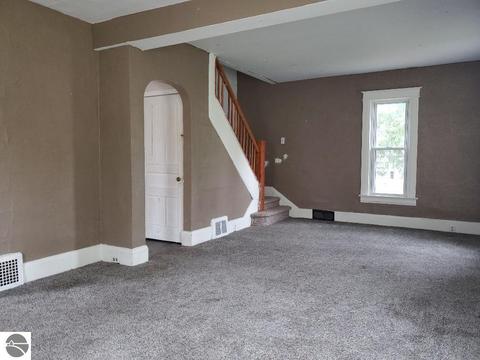 812 N Pine Ave, Alma, MI 48801 photo 2