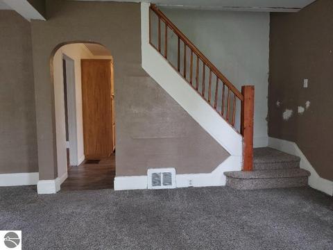 812 N Pine Ave, Alma, MI 48801 photo 3