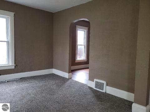 812 N Pine Ave, Alma, MI 48801 photo 7