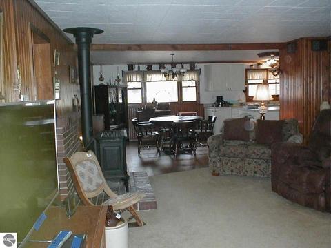 3872 Thendara Dr, Gladwin, MI 48624 photo 2