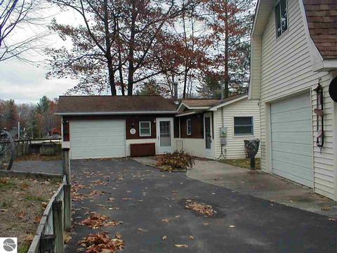 3872 Thendara Dr, Gladwin, MI 48624 photo 1