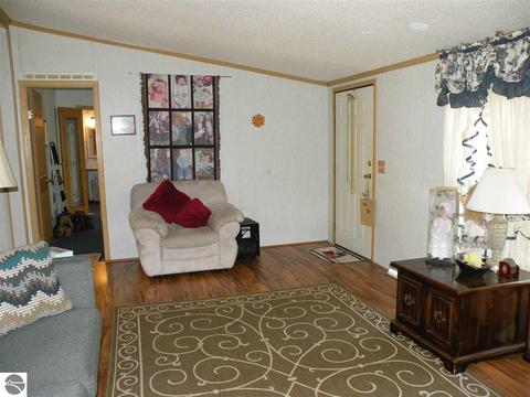 9530 Nancy Ann Dr, Gladwin, MI 48624 photo 4