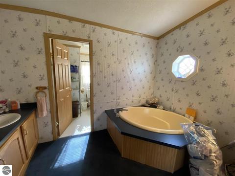 9530 Nancy Ann Dr, Gladwin, MI 48624 photo 18