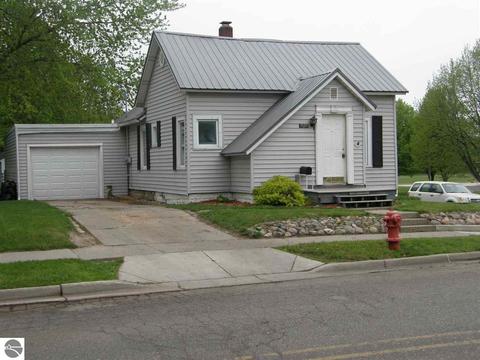 925 Pine Ave, Alma, MI 48801 photo 1