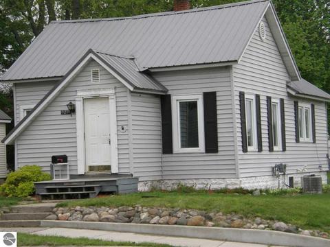 925 Pine Ave, Alma, MI 48801 photo 2