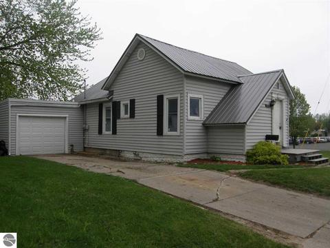 925 Pine Ave, Alma, MI 48801 photo 3