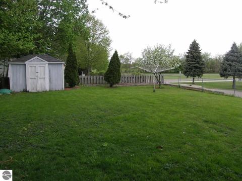 925 Pine Ave, Alma, MI 48801 photo 6