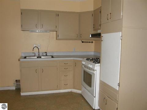 925 Pine Ave, Alma, MI 48801 photo 8