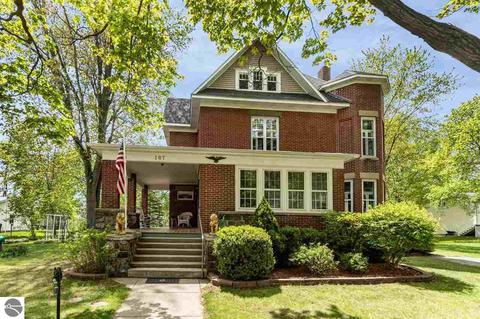107 W Maple St, Shepherd, MI 48883 photo 1