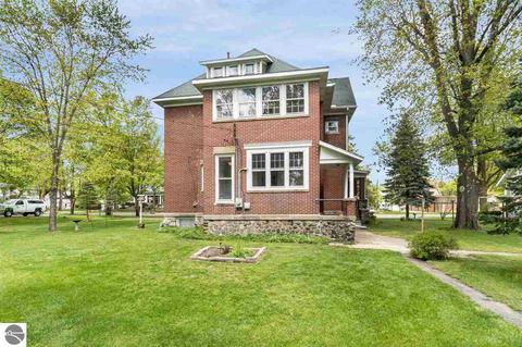 107 W Maple St, Shepherd, MI 48883 photo 5