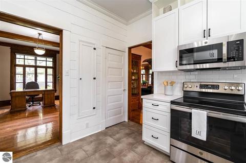 107 W Maple St, Shepherd, MI 48883 photo 9