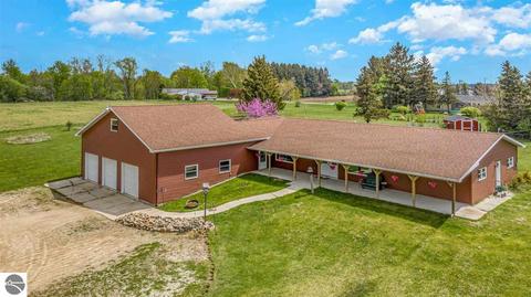 925 S Saint Johns St, Ithaca, MI 48847 photo 1