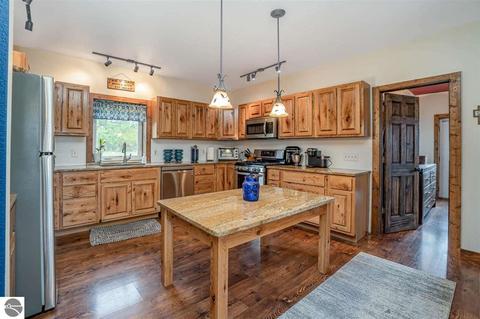 925 S Saint Johns St, Ithaca, MI 48847 photo 6