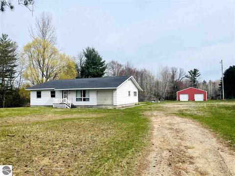10151 E 12 Rd, Manton, MI 49663 photo 2