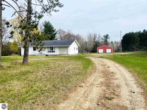 10151 E 12 Rd, Manton, MI 49663 photo 1
