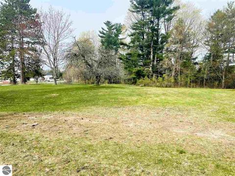 10151 E 12 Rd, Manton, MI 49663 photo 8